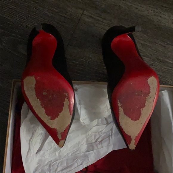 Christian Louboutin - Picture 7 of 9